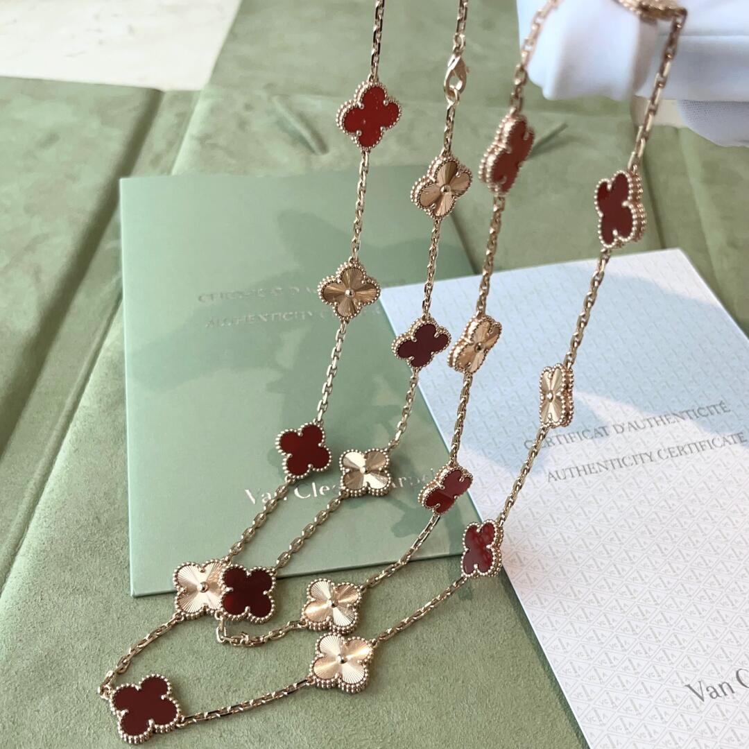 [Limara] CLOVER 20 MOTIFS LASER CARNELIAN NECKLACE