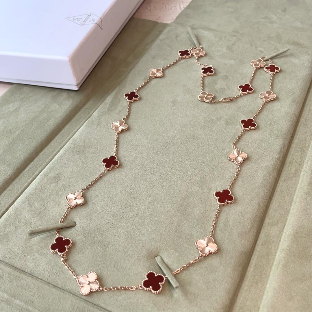[Limara] CLOVER 20 MOTIFS LASER CARNELIAN NECKLACE