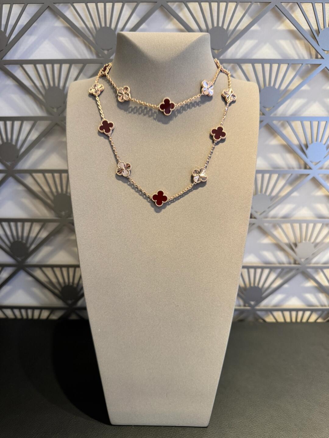 [Limara] CLOVER 20 MOTIFS LASER CARNELIAN NECKLACE