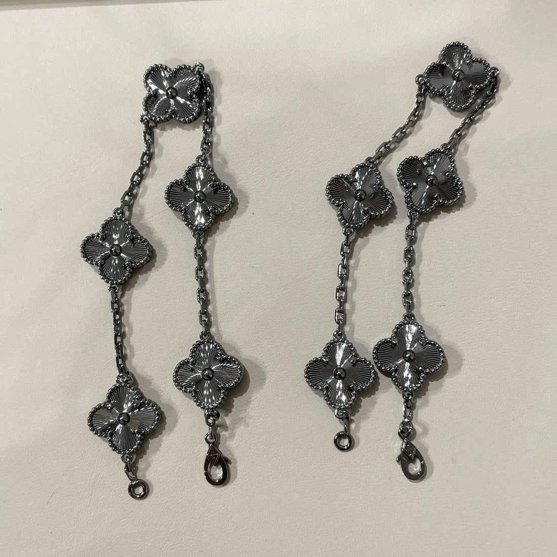 [Limara]CLOVER 5 MOTIF BLACK BRACELET