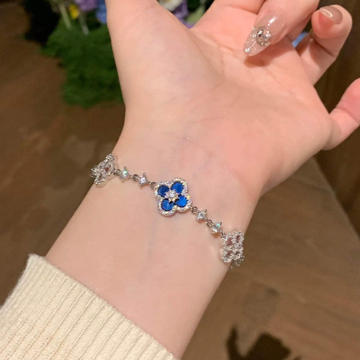 [Limara] CLOVER 5 MOTIF PINK BLUE RED WHITE BRACELET