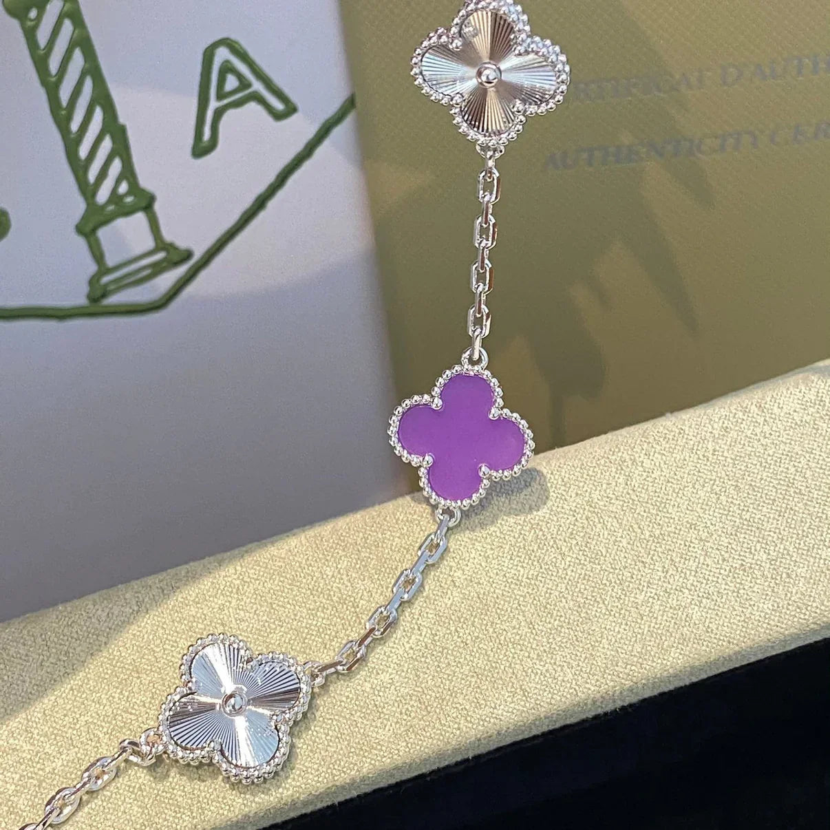 [Limara]LUCKY CLOVER 5-MOTIF BRACELET - VIOLET COLLECTION