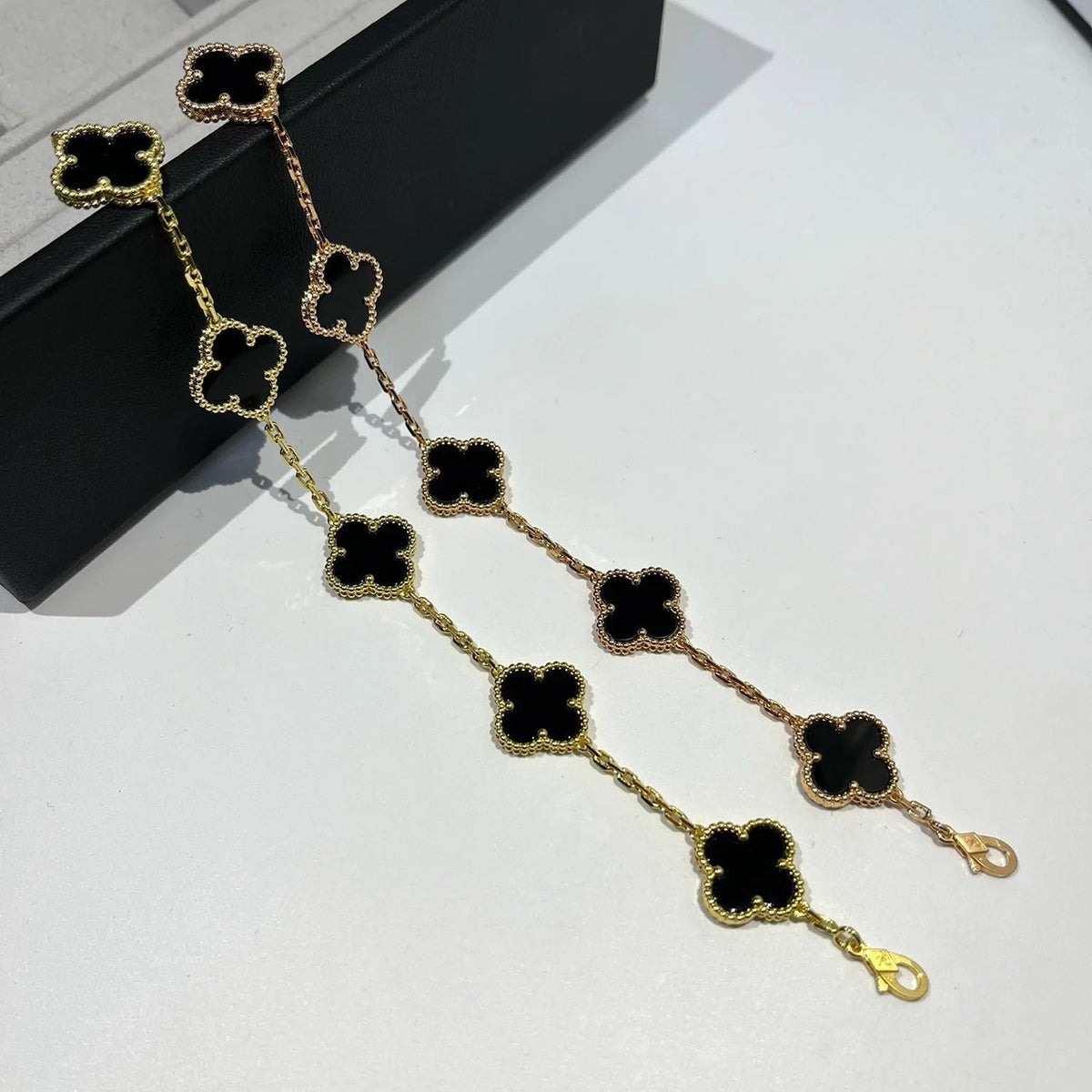 [Limara]LUCKY CLOVER 5-MOTIF BRACELET - BLACK OXNY COLLECTION