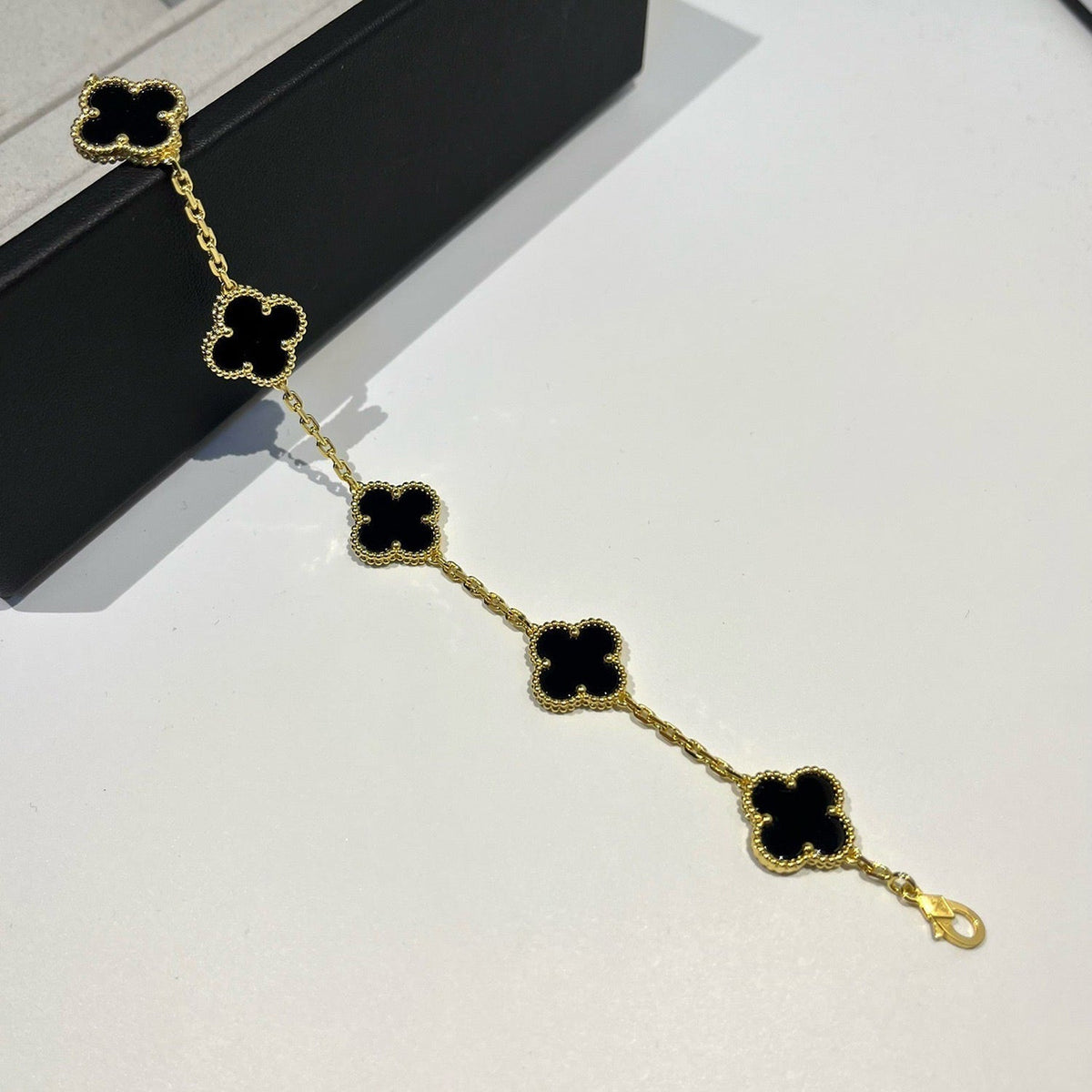 [Limara]LUCKY CLOVER 5-MOTIF BRACELET - BLACK OXNY COLLECTION