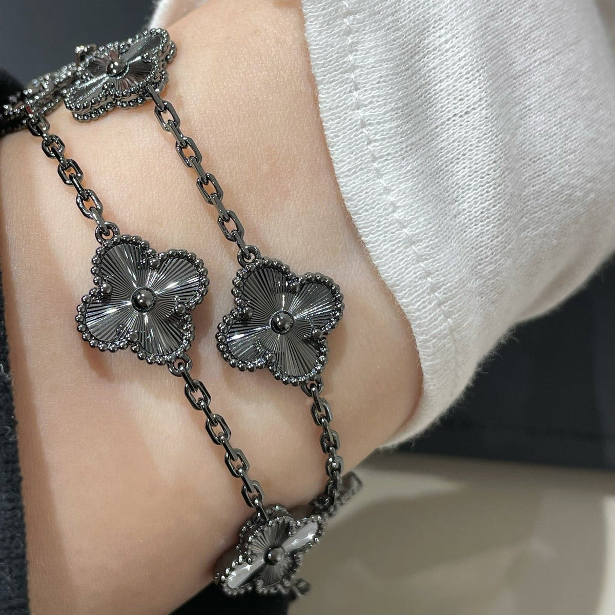 [Limara]CLOVER 5 MOTIF BLACK BRACELET