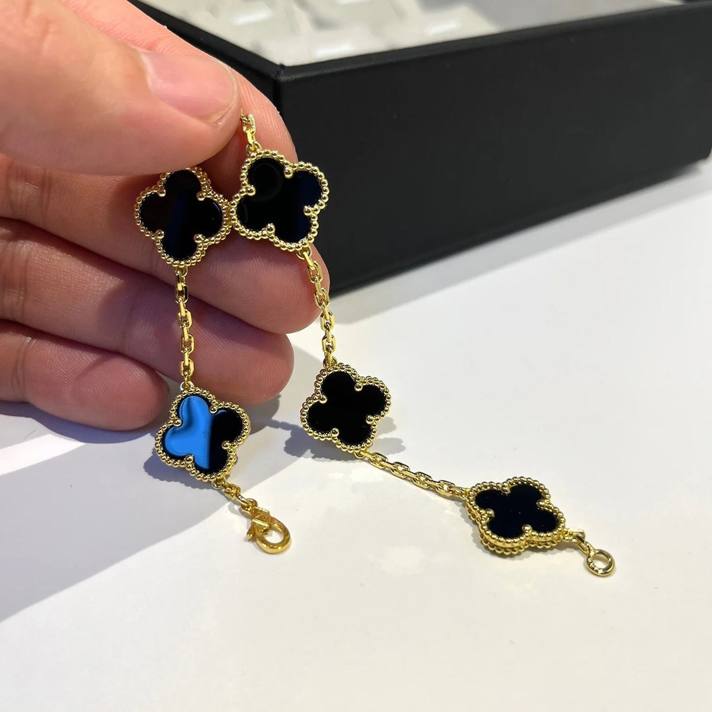 [Limara]LUCKY CLOVER 5-MOTIF BRACELET - BLACK OXNY COLLECTION