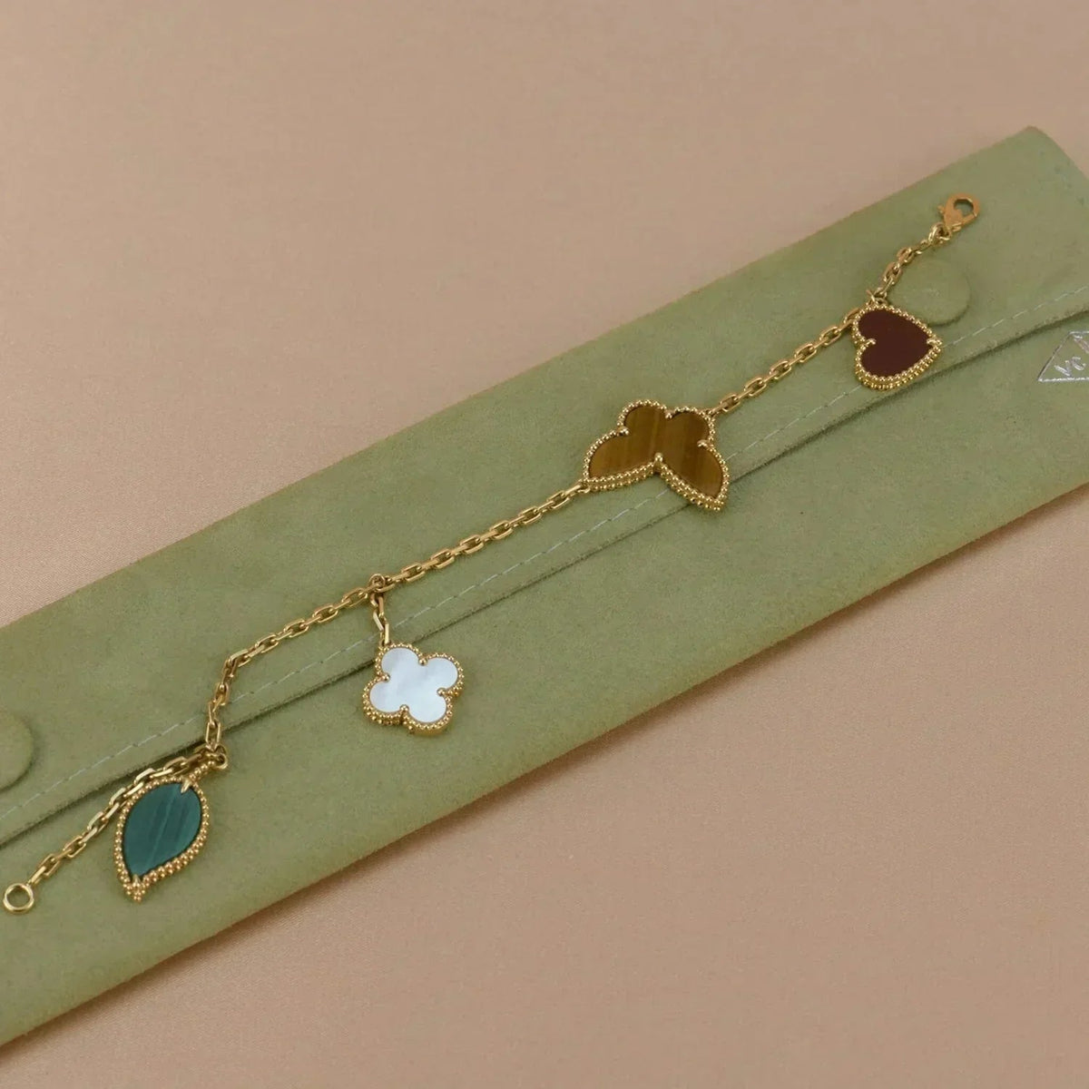 [Limara]LUCKY NATURE MULTI-CHARM BRACELET