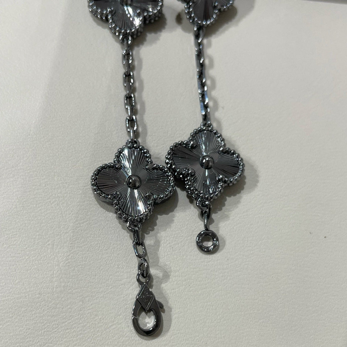 [Limara]CLOVER 5 MOTIF BLACK BRACELET