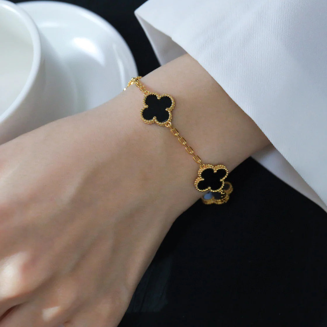 [Limara]LUCKY CLOVER 5-MOTIF BRACELET - BLACK OXNY COLLECTION