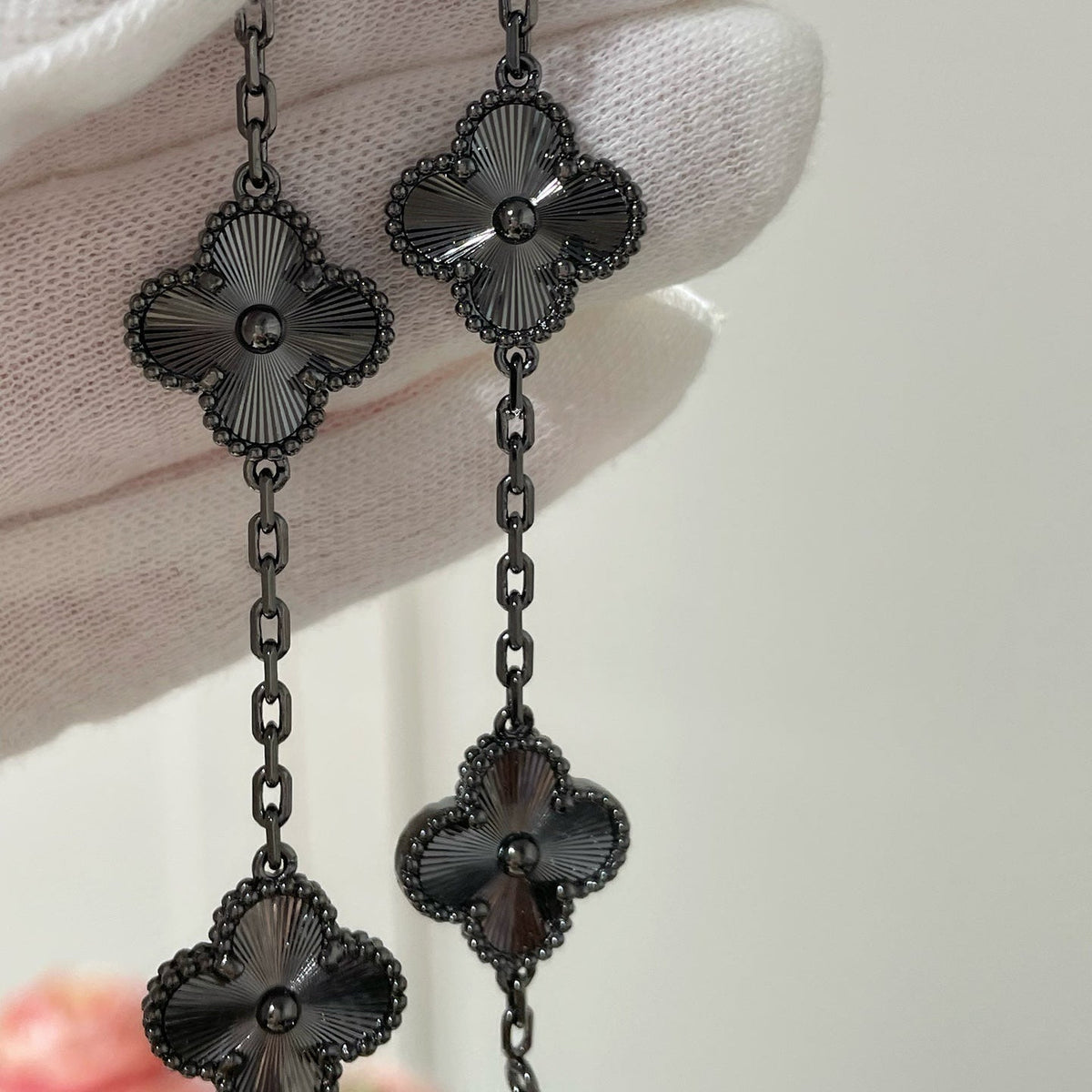 [Limara]CLOVER 5 MOTIF BLACK BRACELET