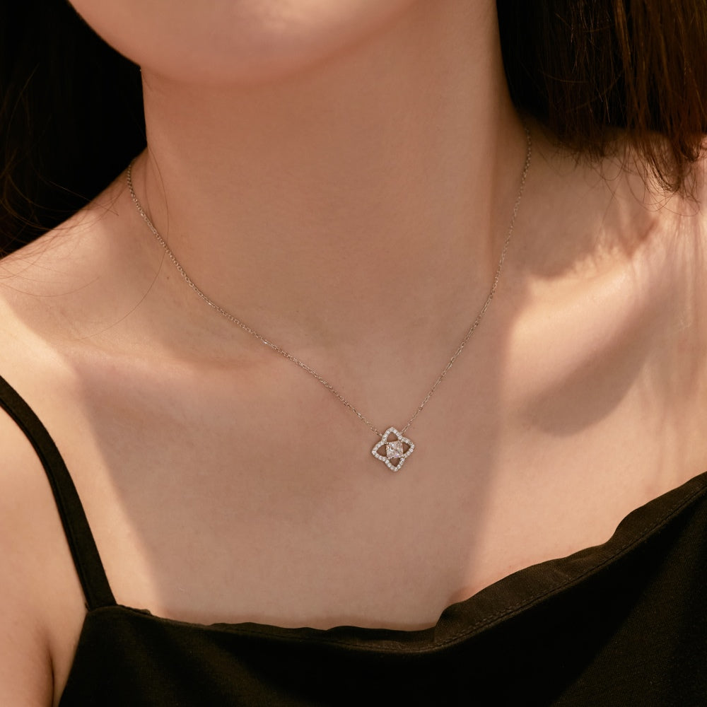 [Limara]Exquisite Flower Shape Princess Cut Necklace