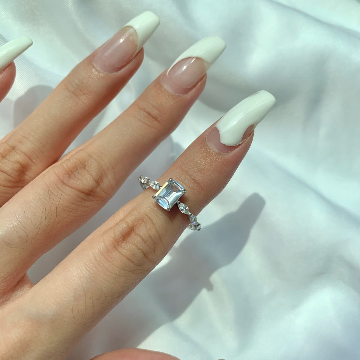 [Limara]1.0 Carat Dainty Resplendent Radiant Cut Daily Ring