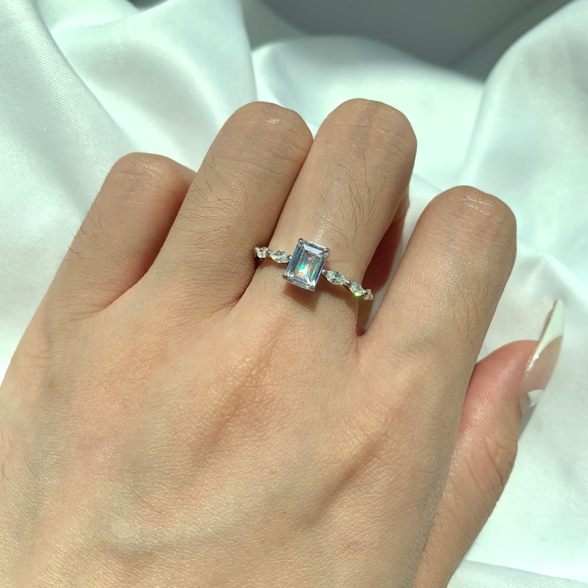 [Limara]1.0 Carat Dainty Resplendent Radiant Cut Daily Ring