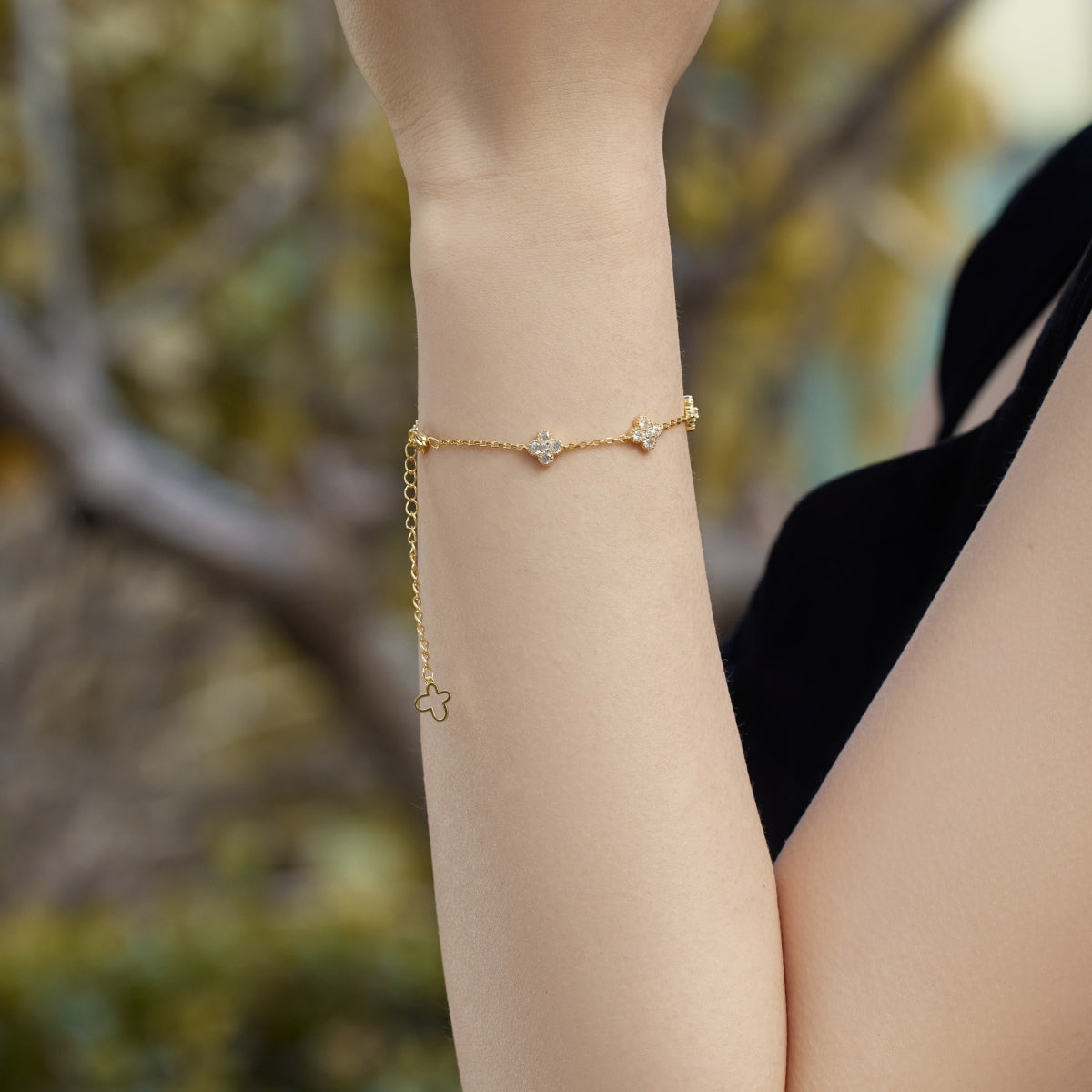 [Limara]Four-Leaf Clover Hollow Butterfly Bracelet