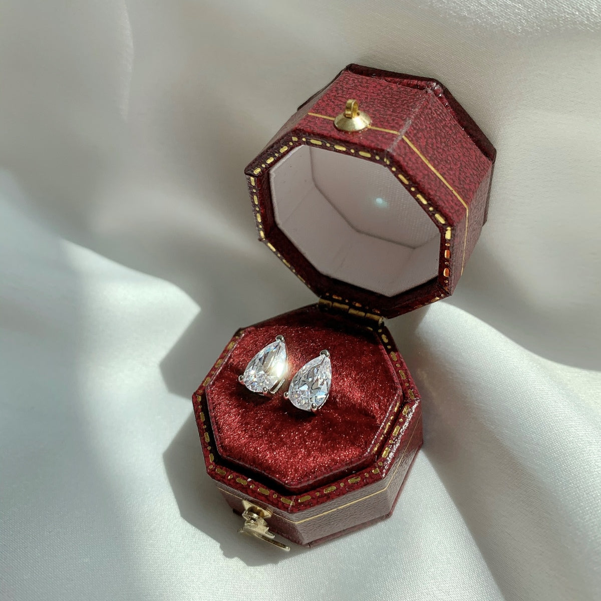 [Limara]Ornate Water Drop Shape Earrings