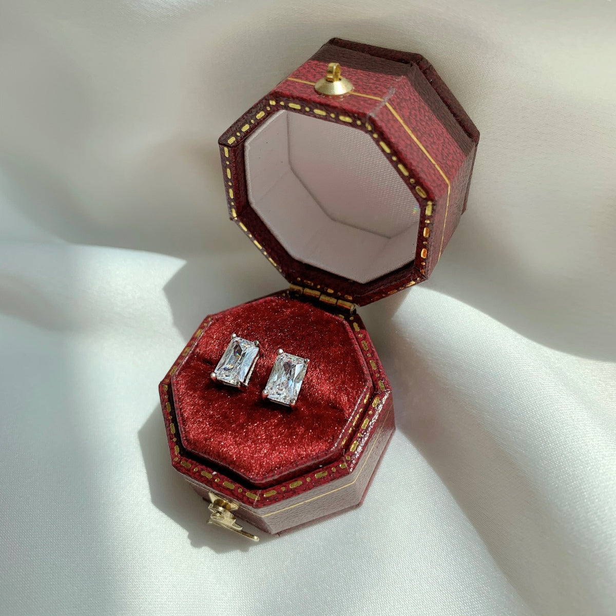 [Limara]Stylish Shiny Rectangular Center Stone Stud Earrings