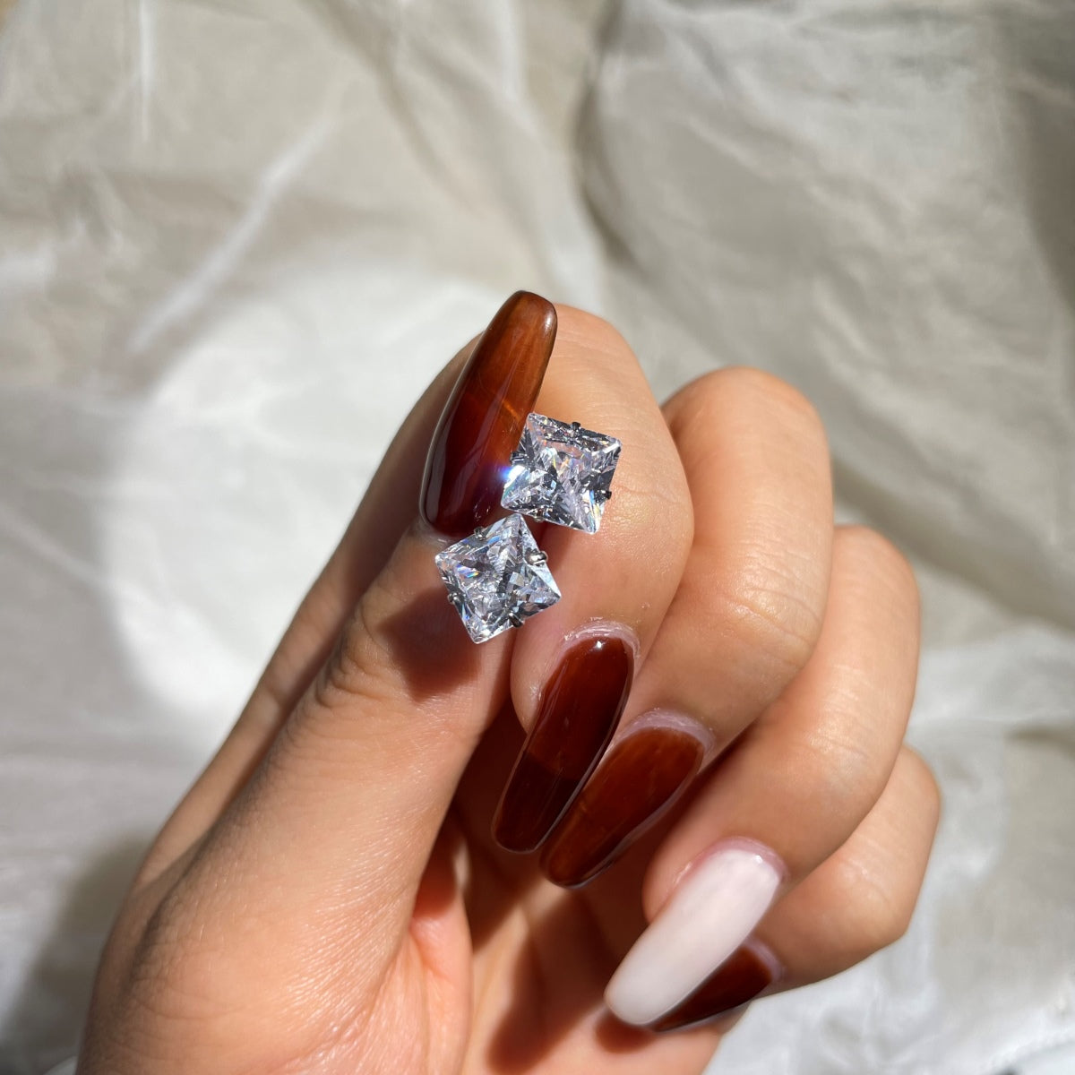 [Limara]Stylish Shiny Square Center Stone Stud Earrings
