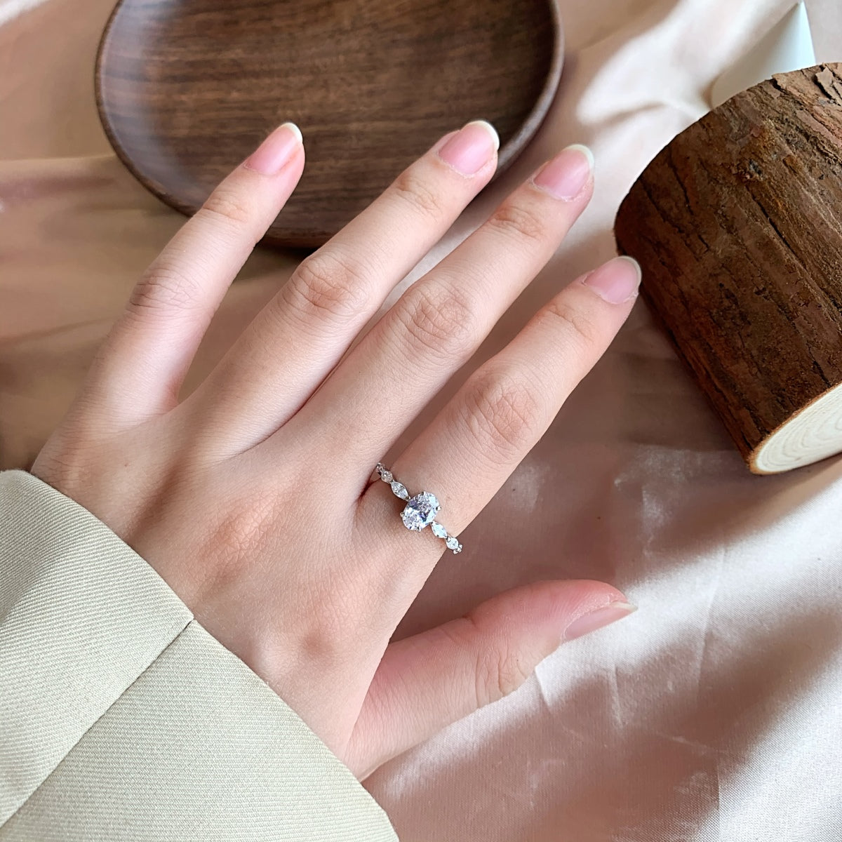 [Limara]0.75 Carat Luxurious Vibrant Elongated Cushion Cut Daily Ring