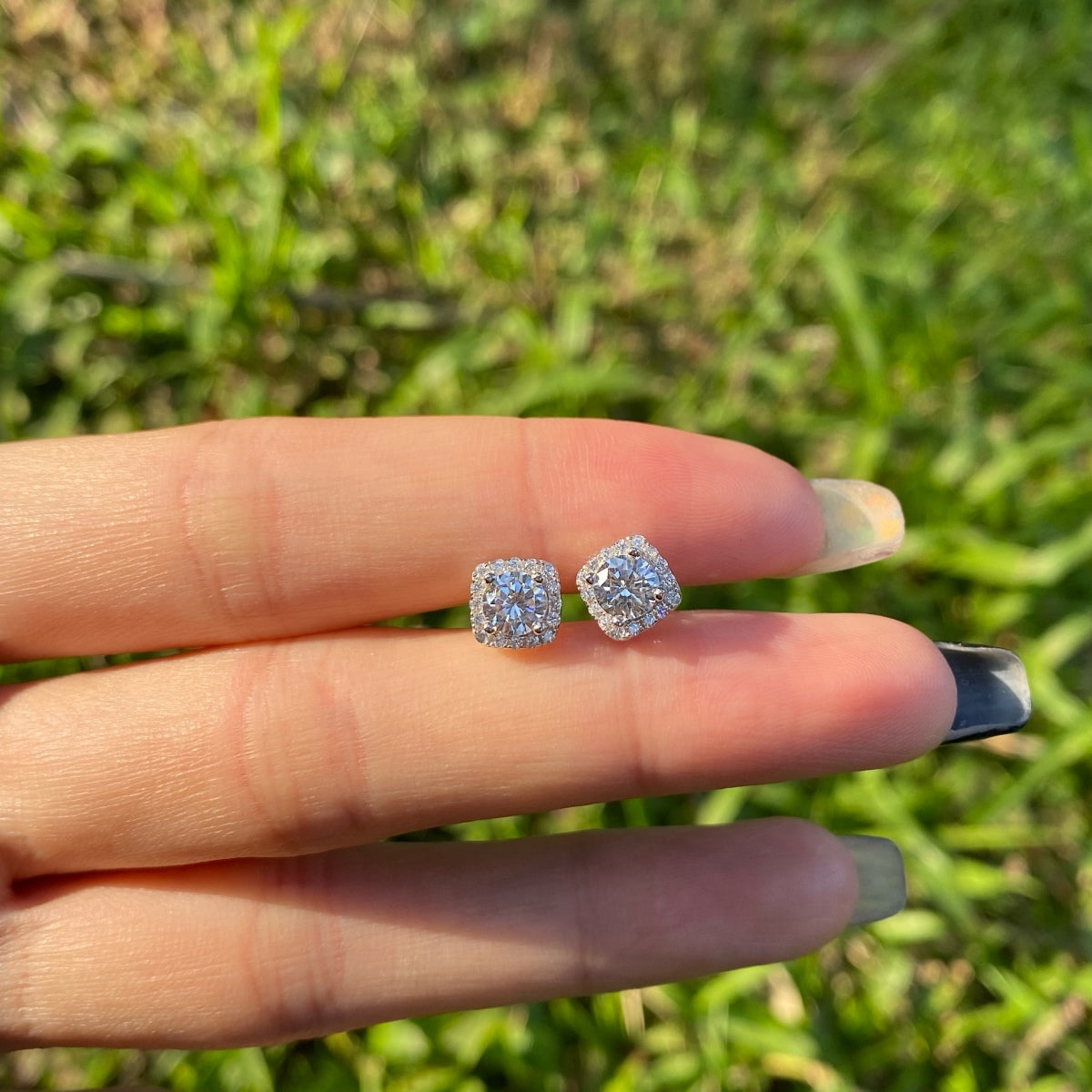 [Limara]Classic Round Center Stone Stud Earrings