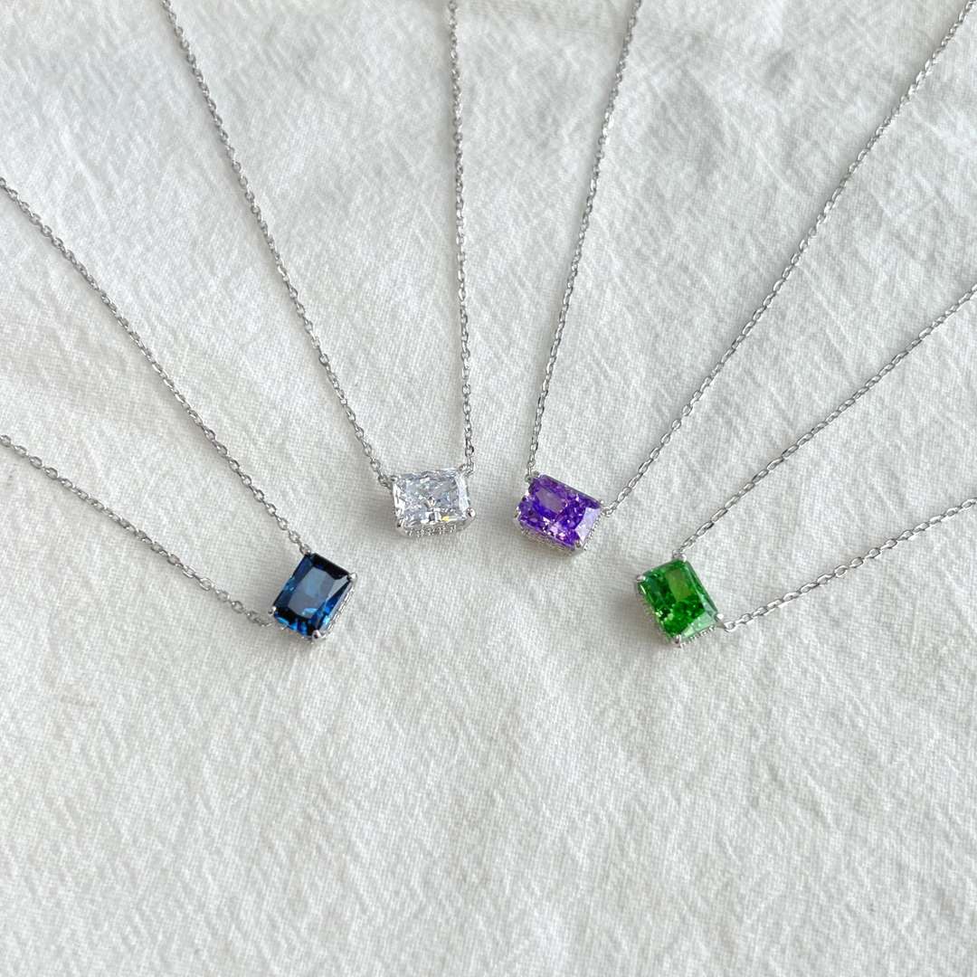 [Limara]Luxurious Square Shape Colorful Necalack