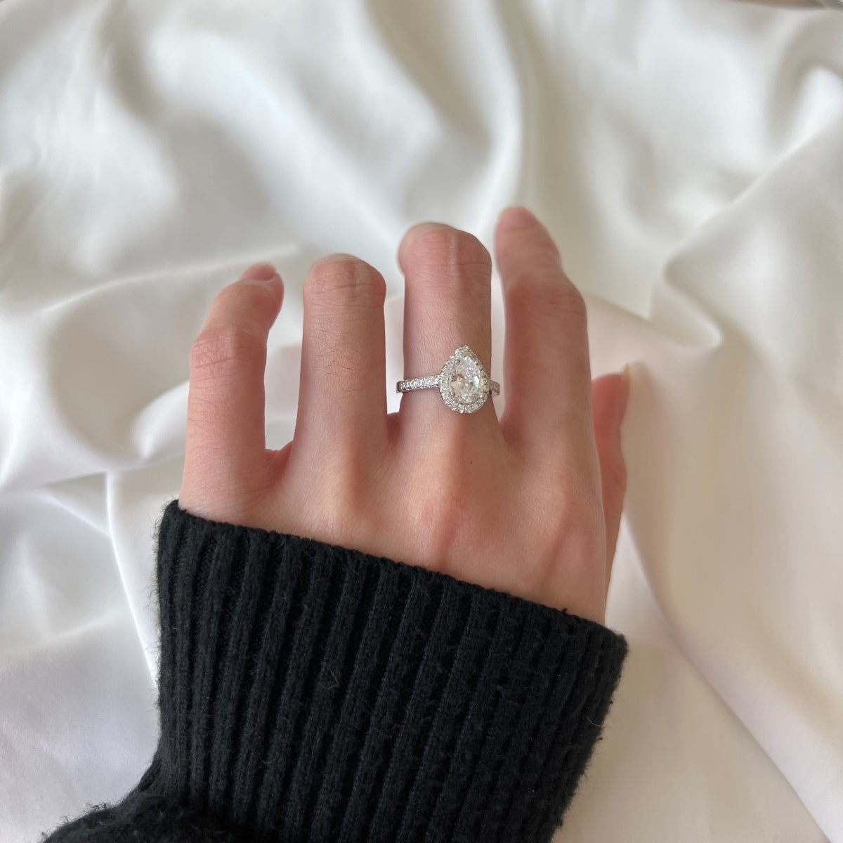 [Limara]1.0 Carat Luxurious Resplendent Water Drop Shape Wedding Ring
