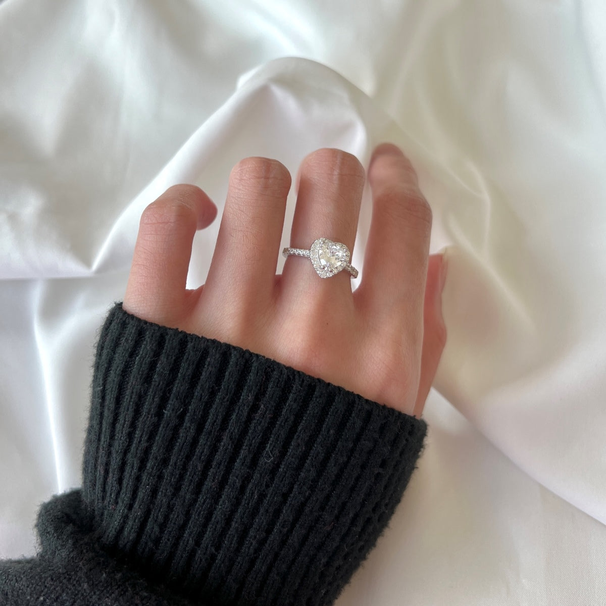 [Limara]Eternity Splashy Romantic Heart Shape Lover Ring