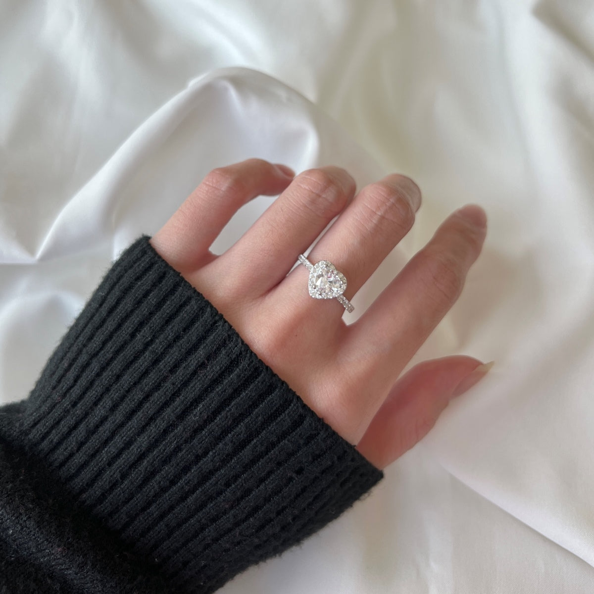 [Limara]Eternity Splashy Romantic Heart Shape Lover Ring