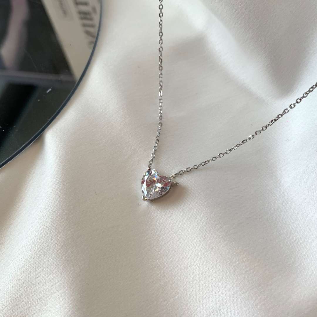 [Limara]Heart Shape Main Stone Pendant Collarbone Necklace