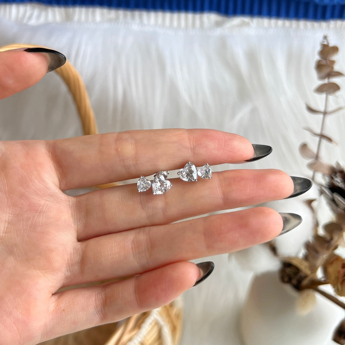 [Limara]Double Heart-Shape Classic Princess Style Earrings