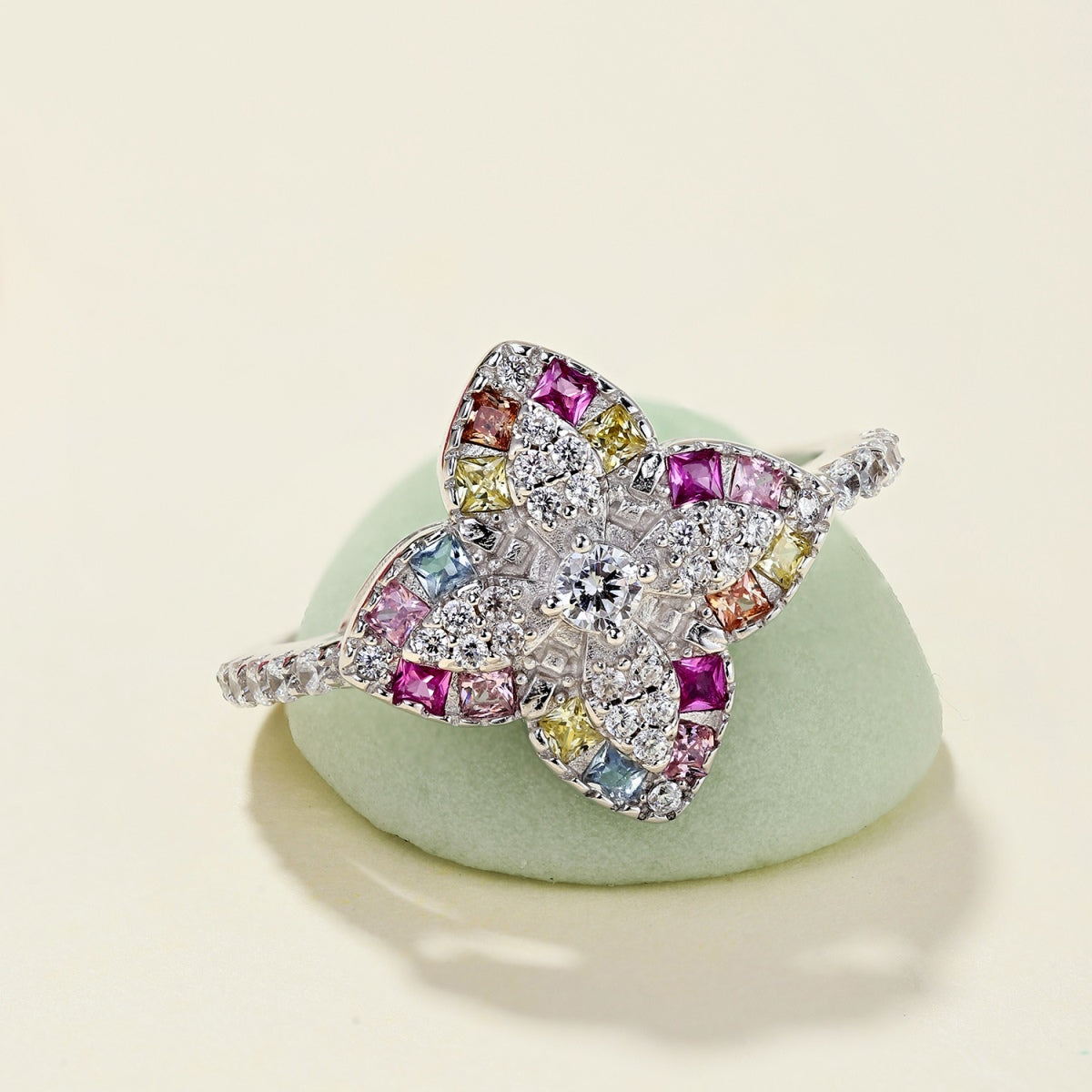 [Limara]Luxurious Colorful Flower Shape Banquet Ring