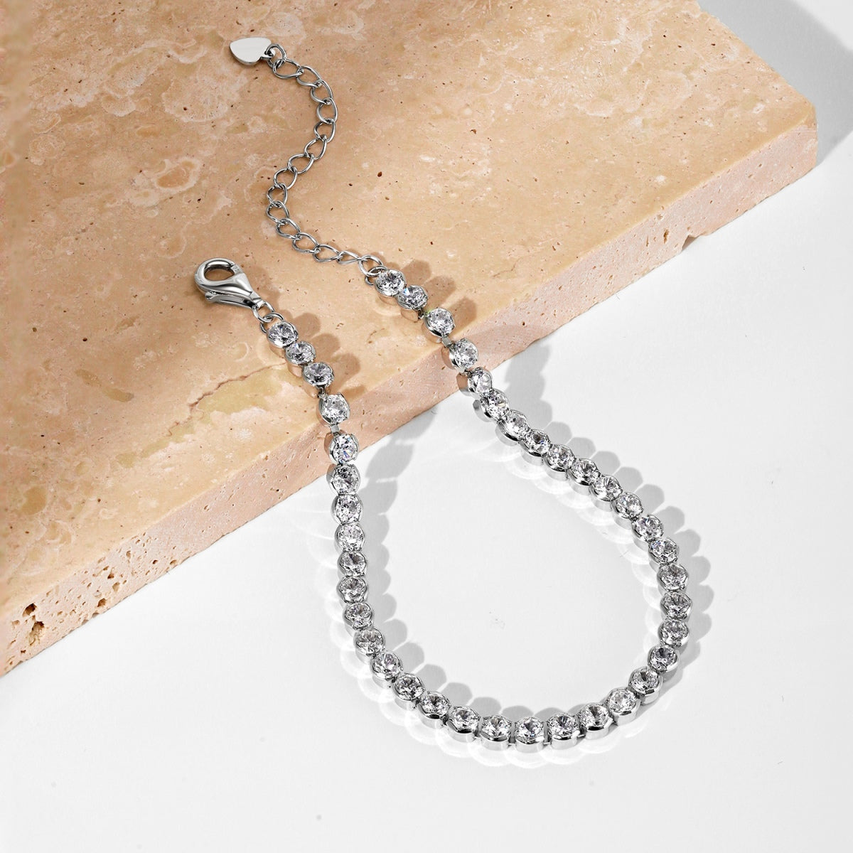 [Limara]Ornate  Sparkling Round Cut Daily Bracelet