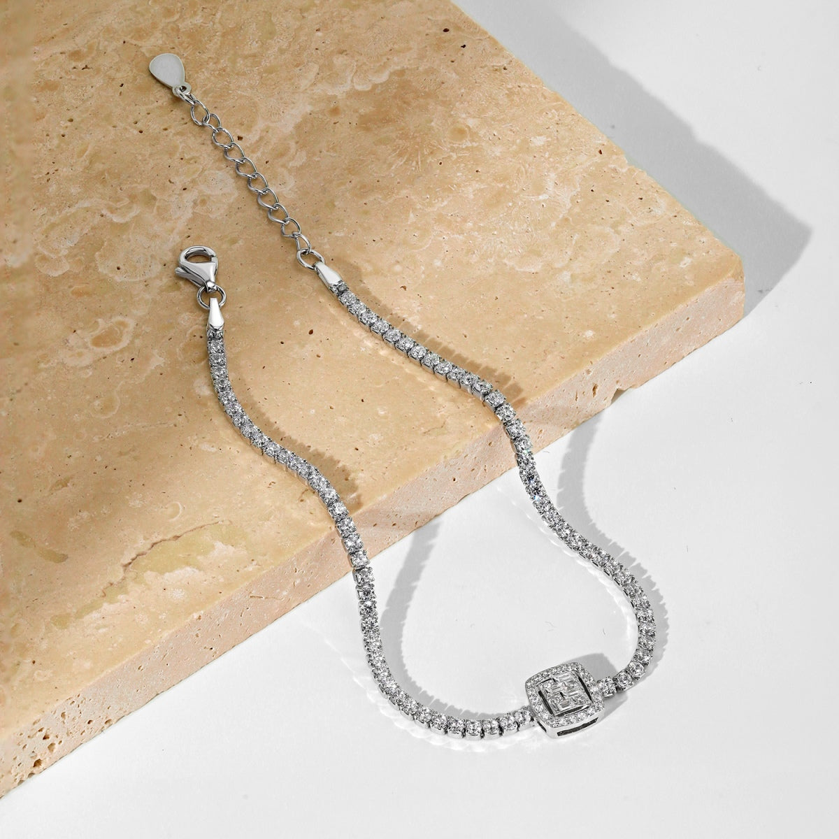 [Limara]Luxurious Dazzling Square Shape Banquet Bracelet