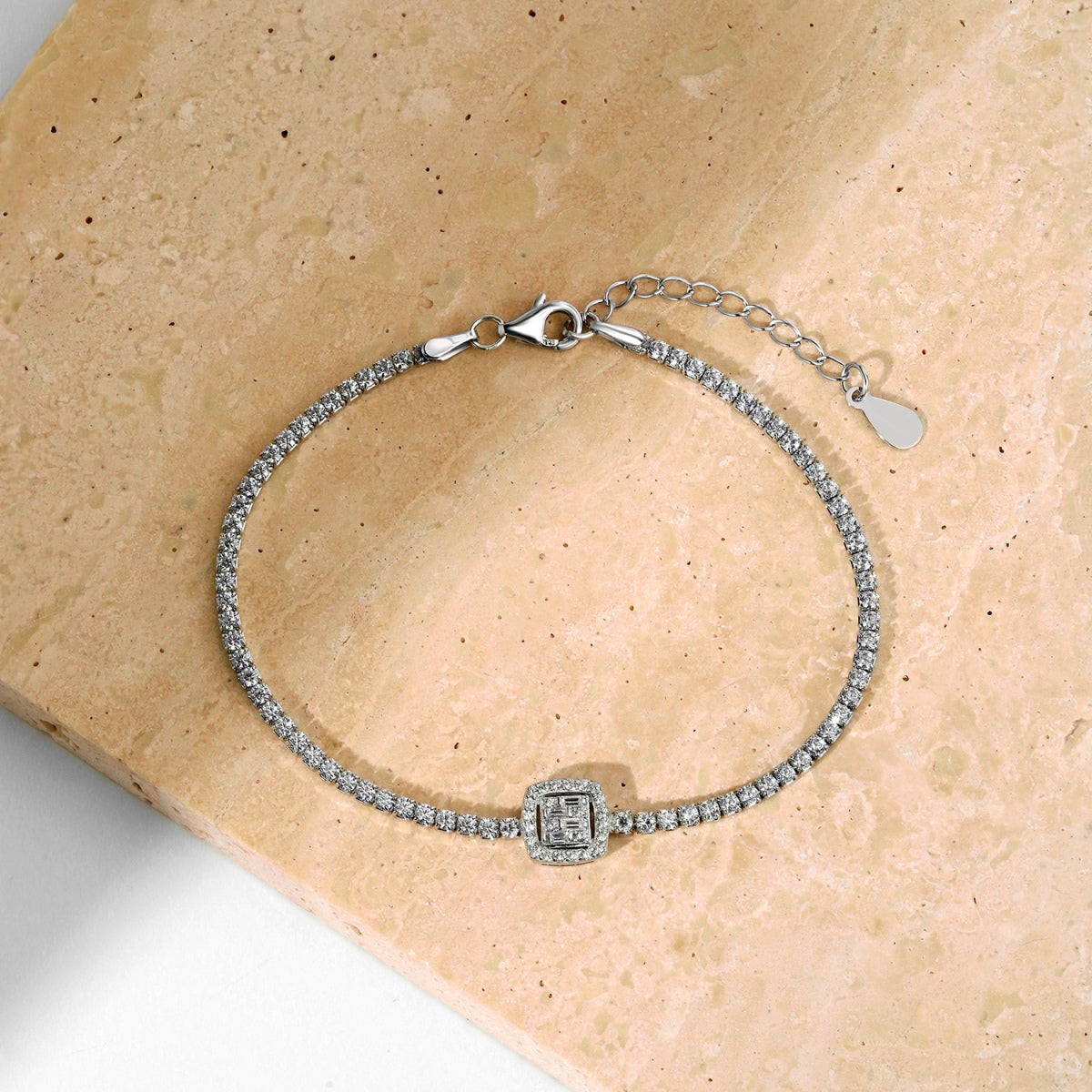 [Limara]Luxurious Dazzling Square Shape Banquet Bracelet