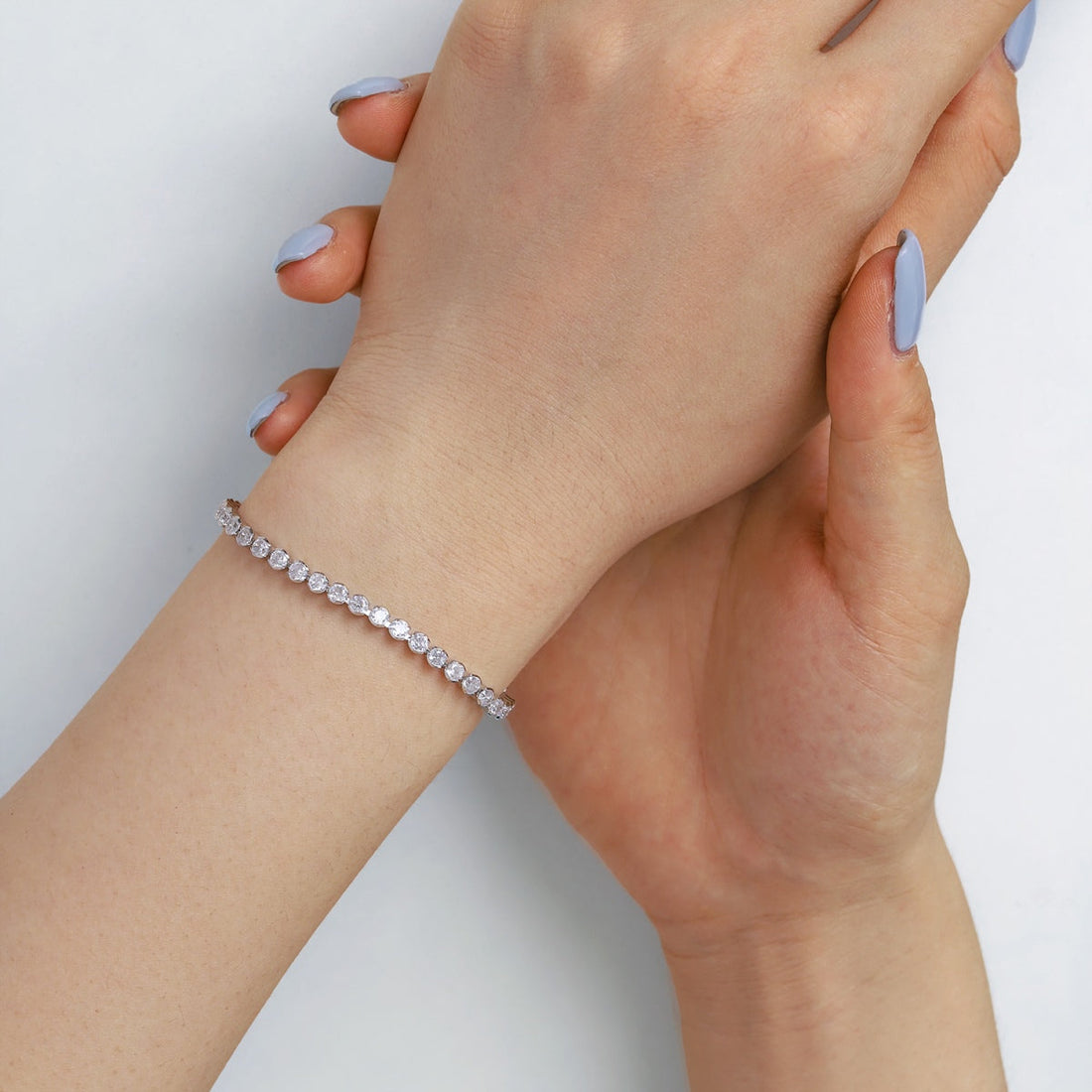[Limara]Ornate  Sparkling Round Cut Daily Bracelet