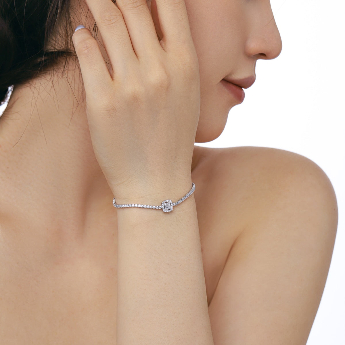 [Limara]Luxurious Dazzling Square Shape Banquet Bracelet