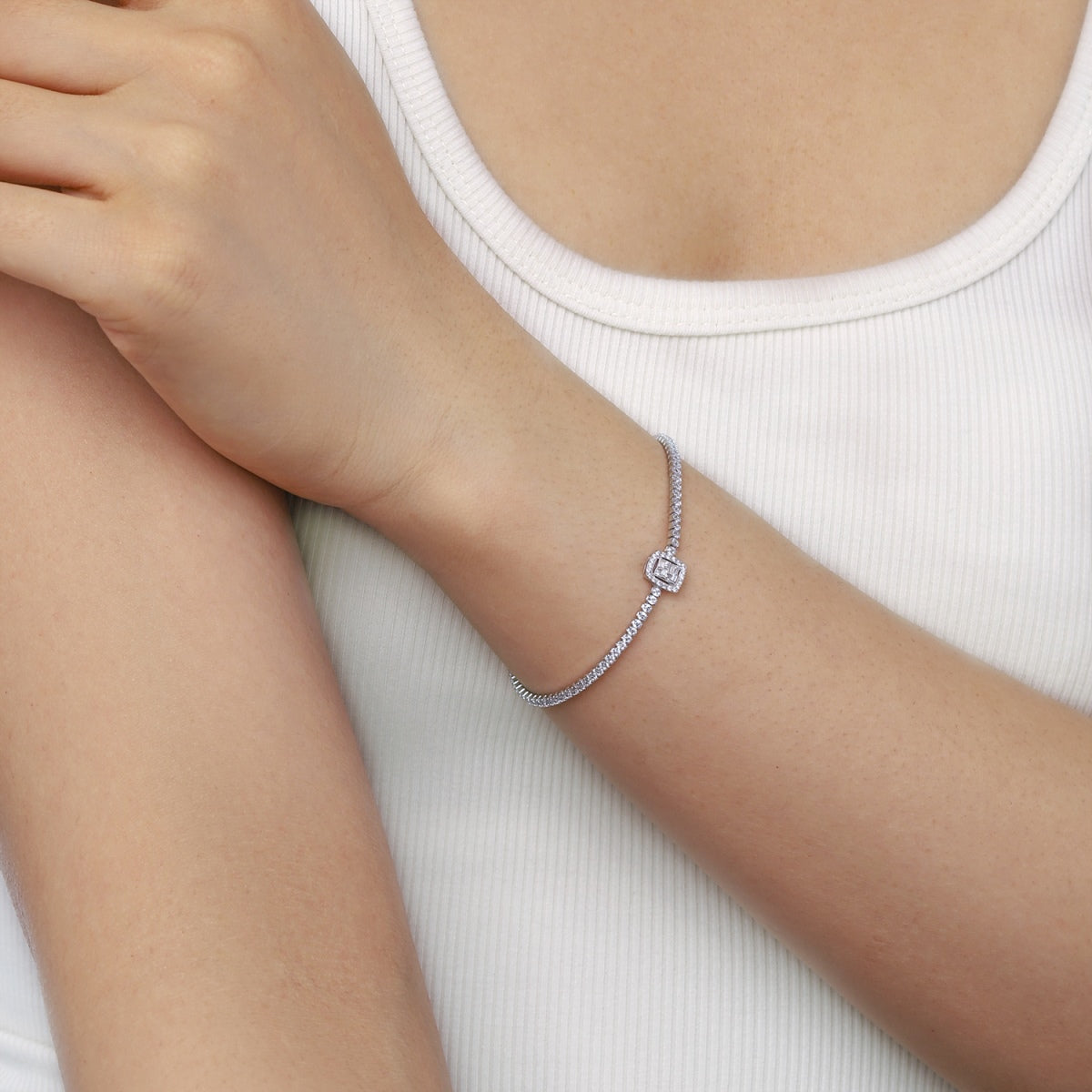[Limara]Luxurious Dazzling Square Shape Banquet Bracelet