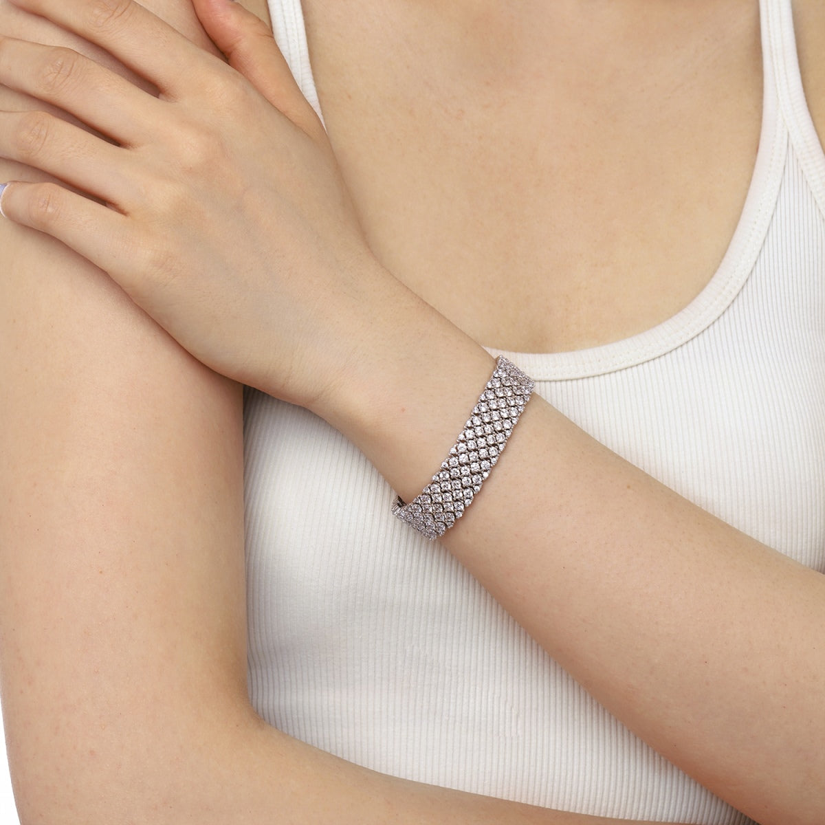 [Limara]Ornate Elegant Round Cut Party Bracelet