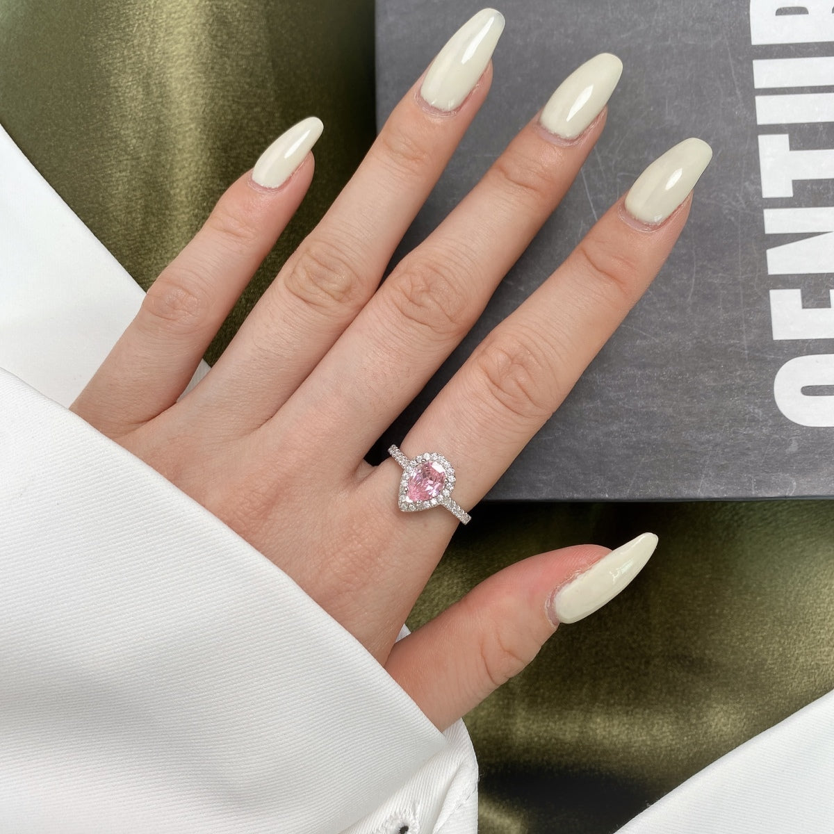 [Limara]1.0 Carat Luxurious Resplendent Water Drop Shape Wedding Ring
