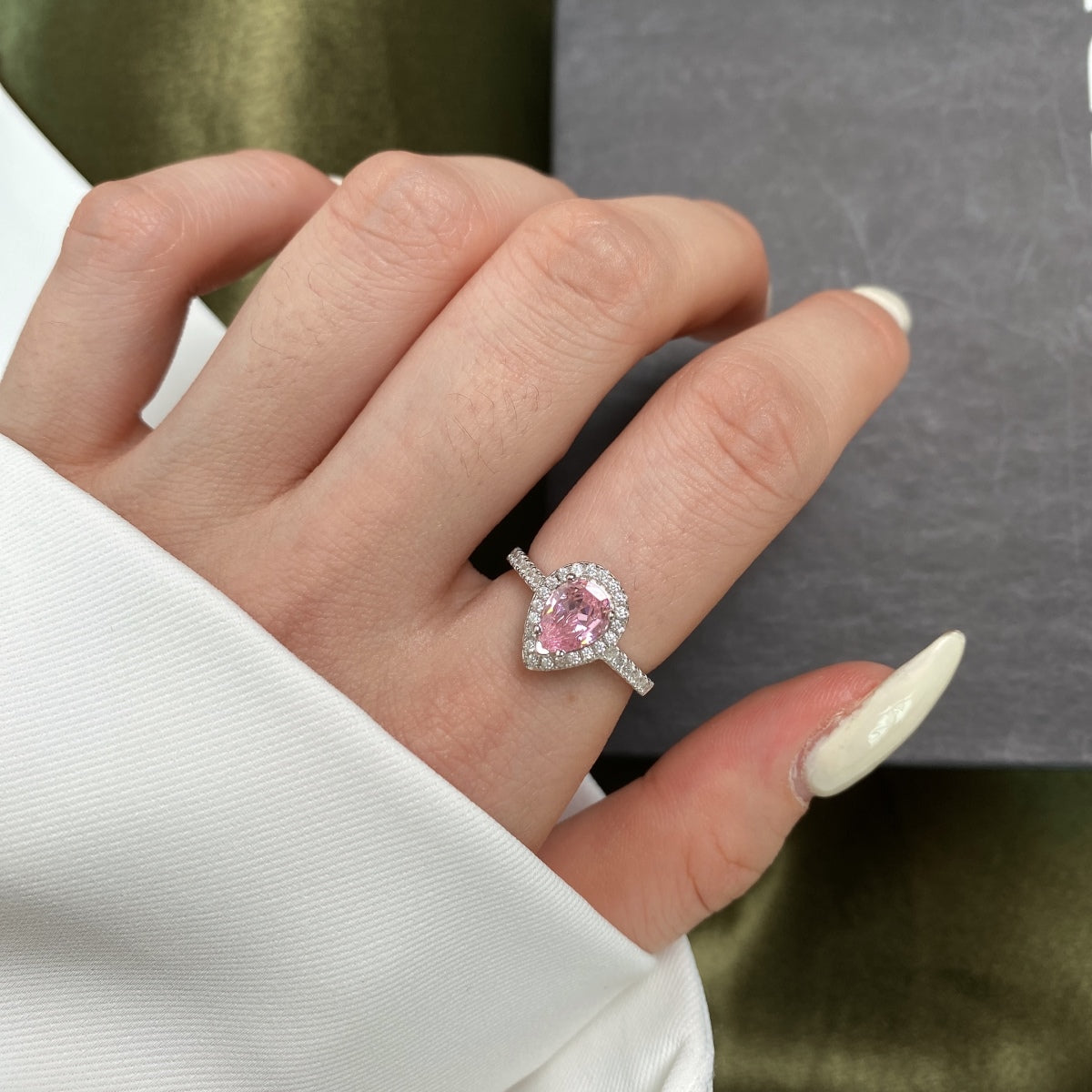 [Limara]1.0 Carat Luxurious Resplendent Water Drop Shape Wedding Ring
