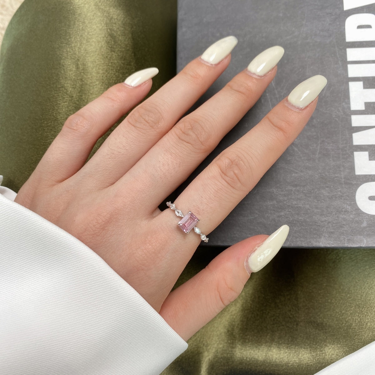 [Limara]1.0 Carat Dainty Resplendent Radiant Cut Daily Ring