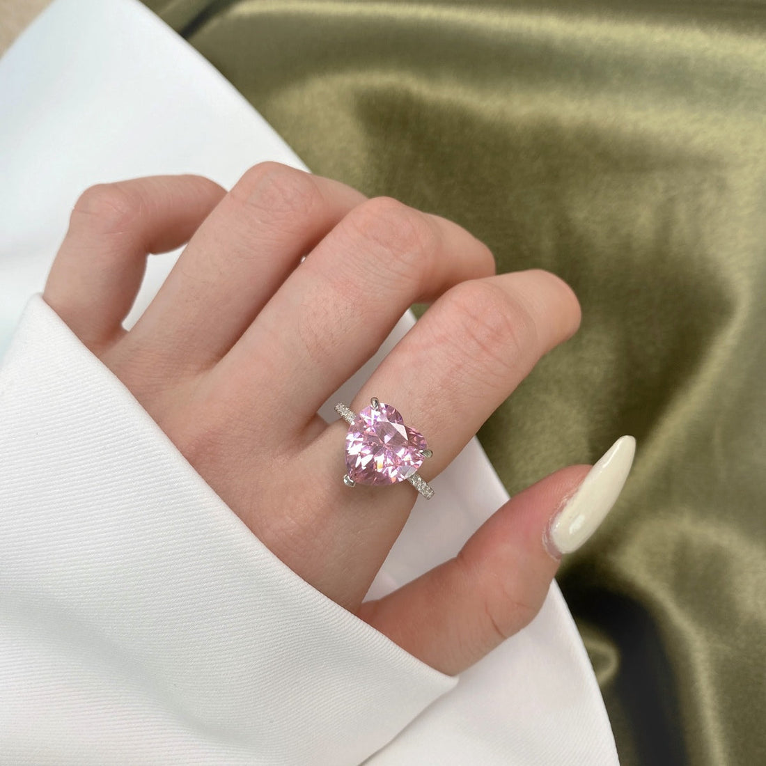 [Limara]6.0 Carat Luxurious Sparkling Romantic Heart Cut Lover Ring