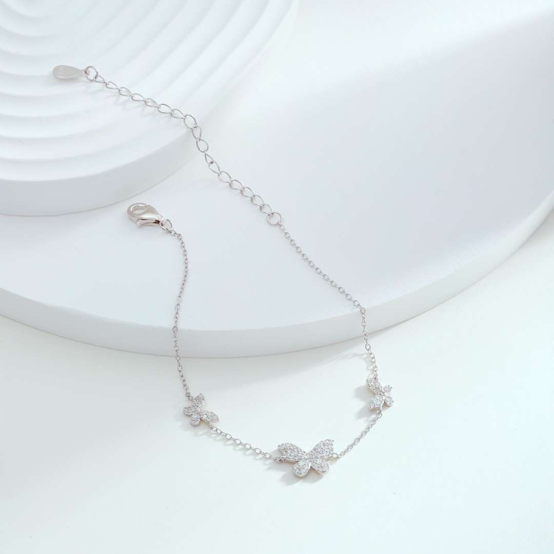 [Limara]Delicate Butterfly Pendant Bracelet