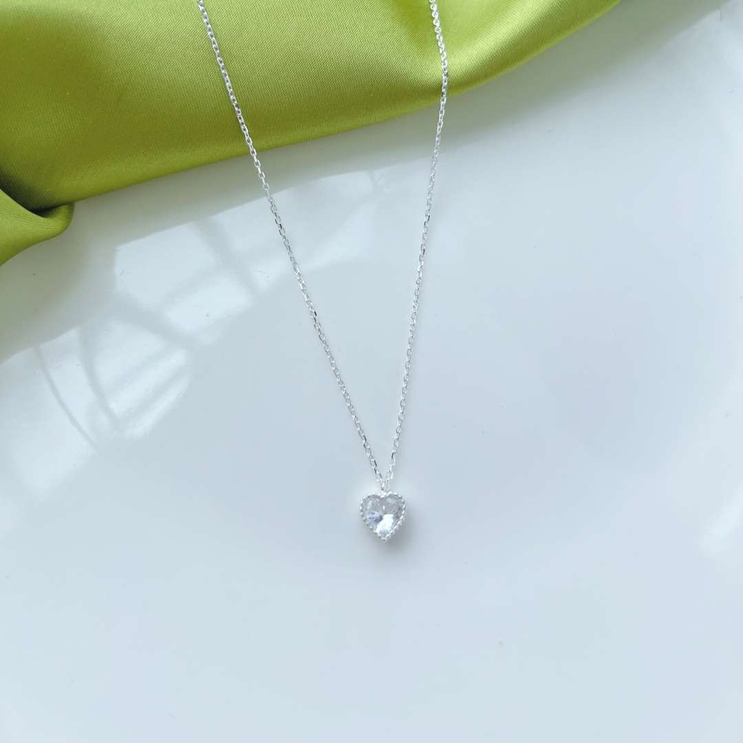 [Limara]Ornate Heart Shape Necklace