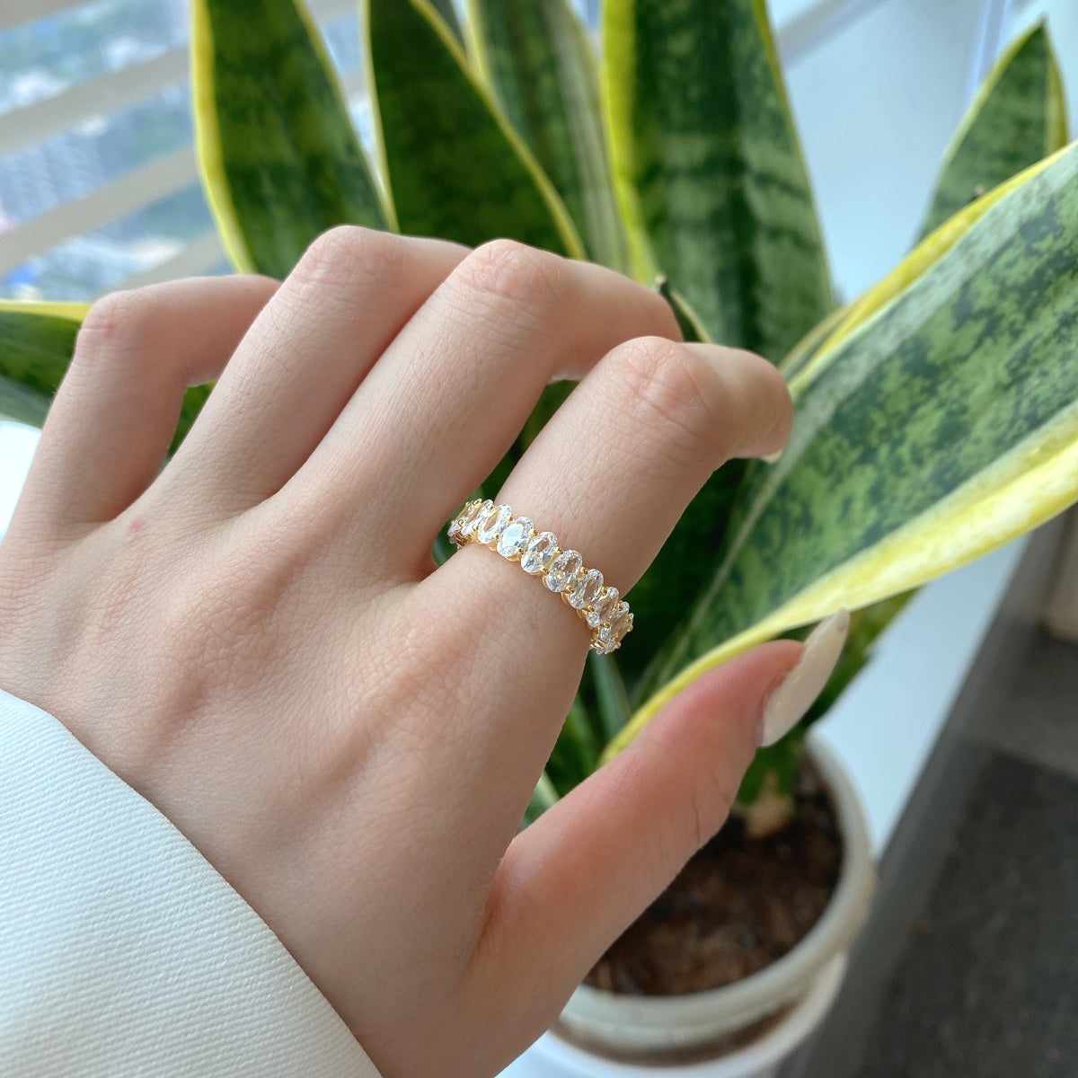 [Limara]Ornate Oval Cut Tennis Ring