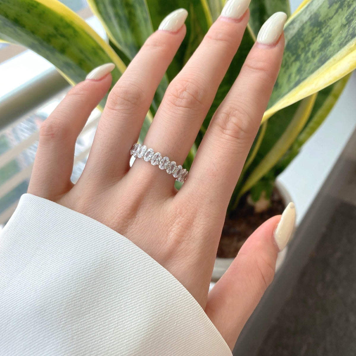 [Limara]Ornate Oval Cut Tennis Ring