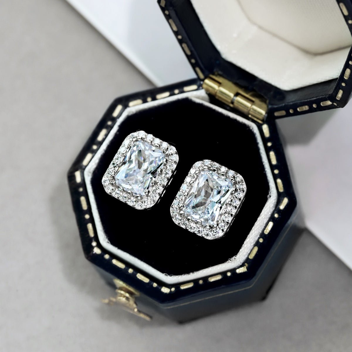 [Limara]1.0 Carat Luxurious Dainty Emerald Cut Daily Earrings