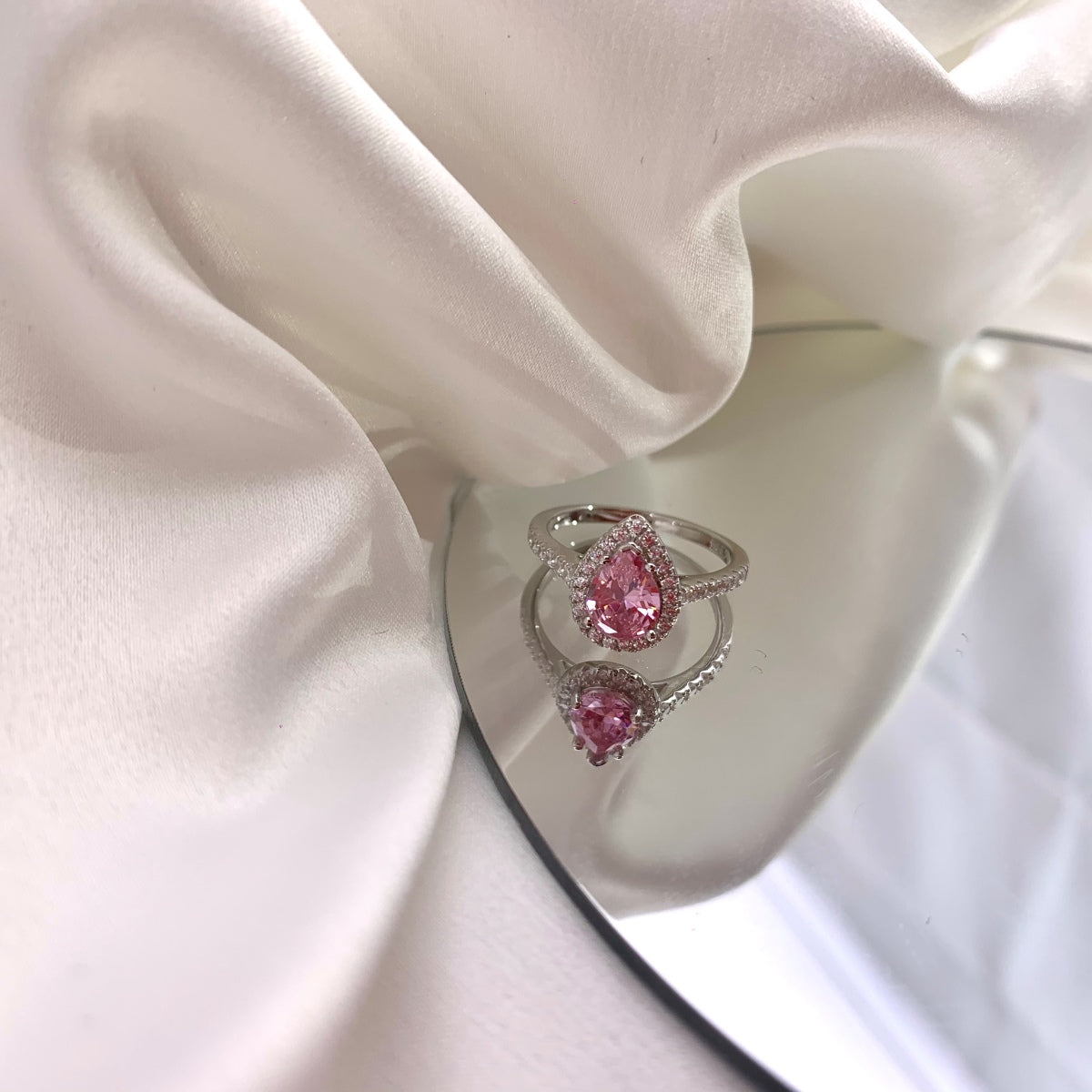 [Limara]1.0 Carat Luxurious Resplendent Water Drop Shape Wedding Ring