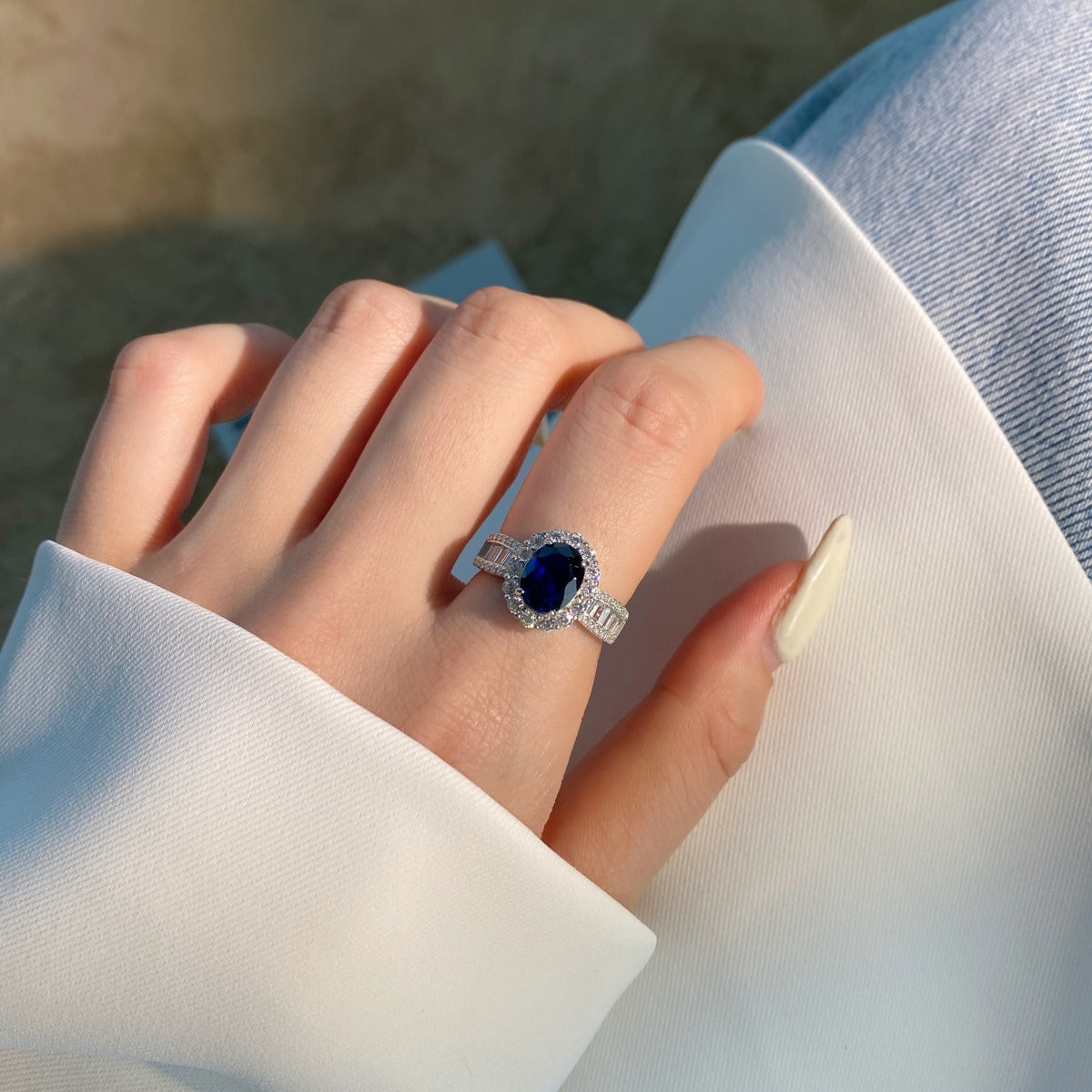 [Limara]1.5 Carat Dazzling Charming Oval Cut Banquet Ring