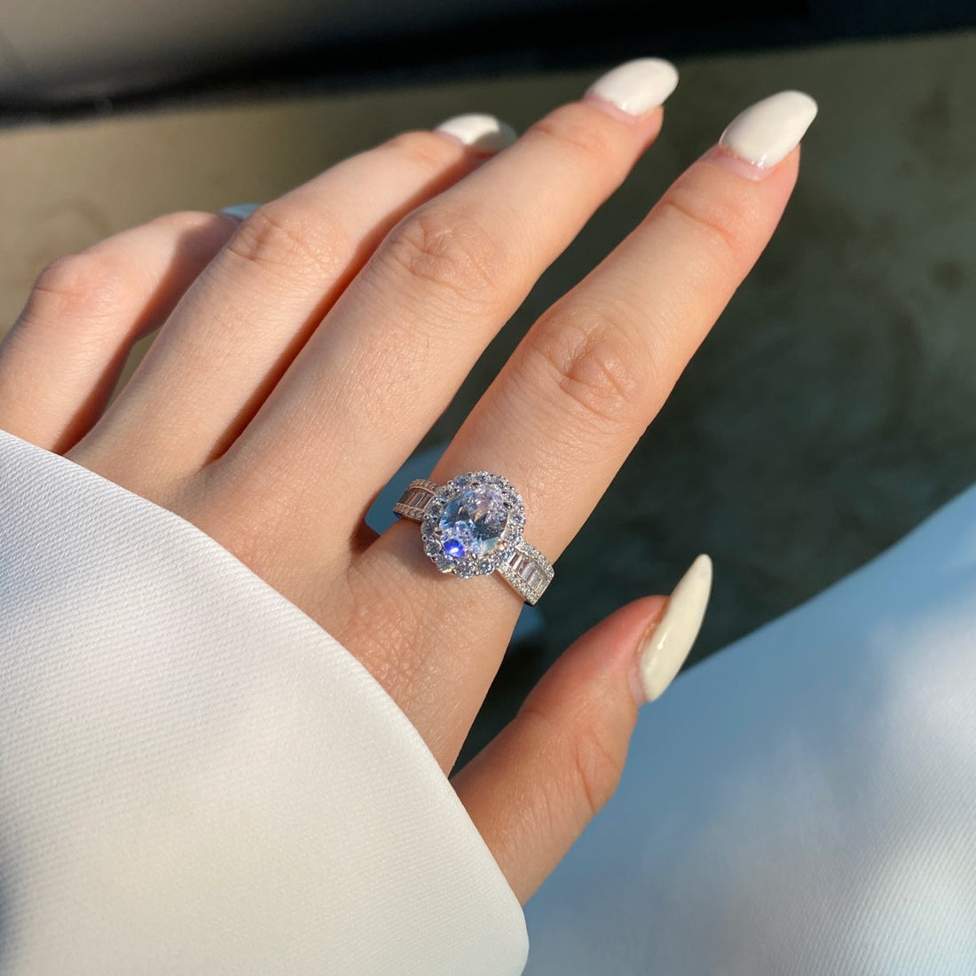 [Limara]1.5 Carat Dazzling Charming Oval Cut Banquet Ring