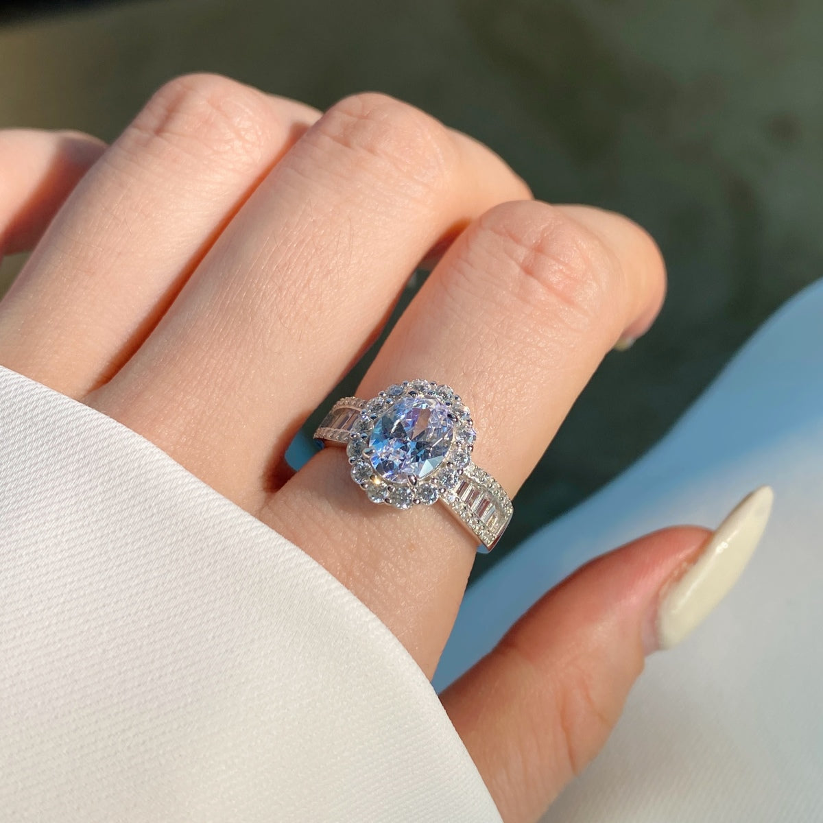[Limara]1.5 Carat Dazzling Charming Oval Cut Banquet Ring